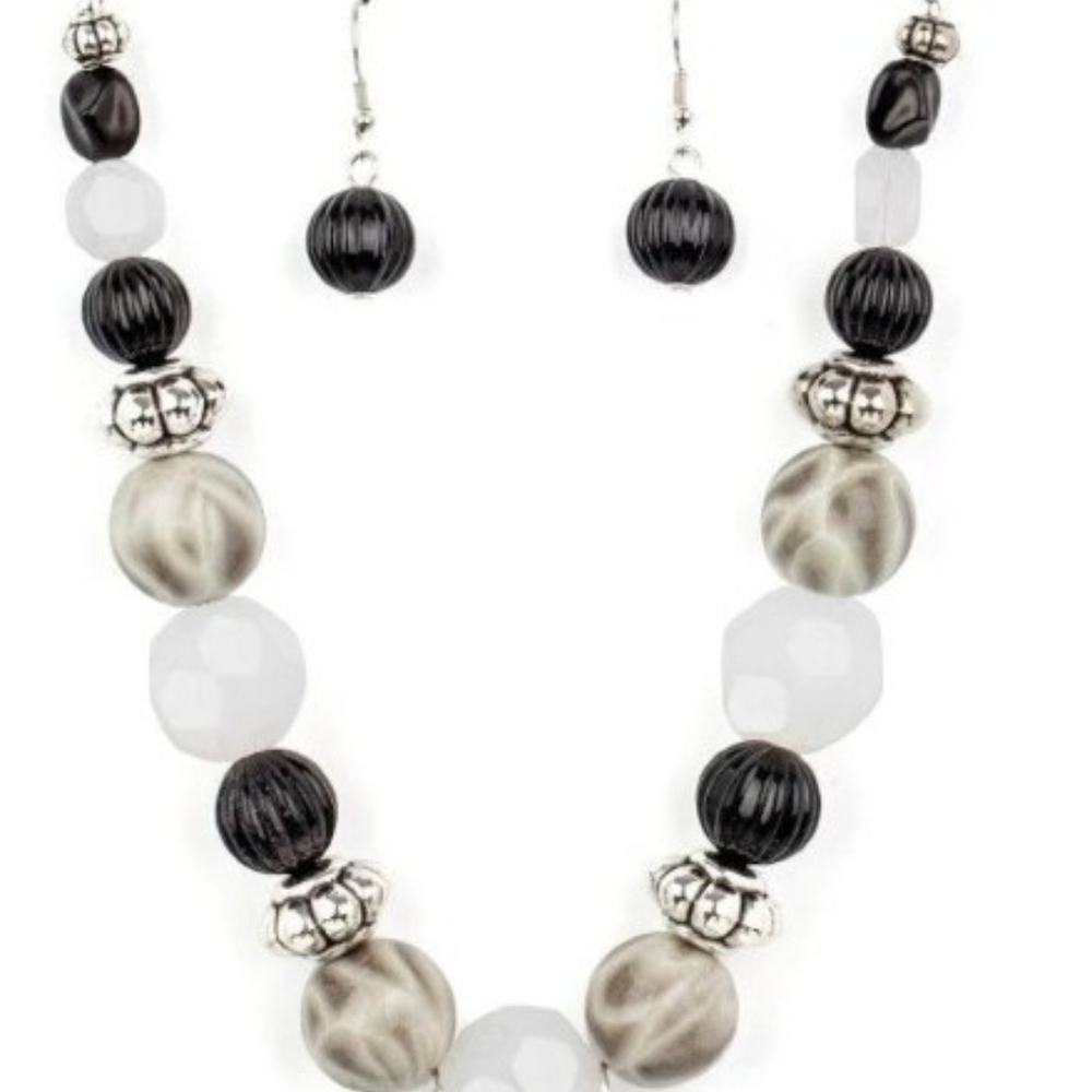 Paparazzi Silver and Black Statement Necklace Break A Leg! Fashion Jewelry - Picture 7 of 8
